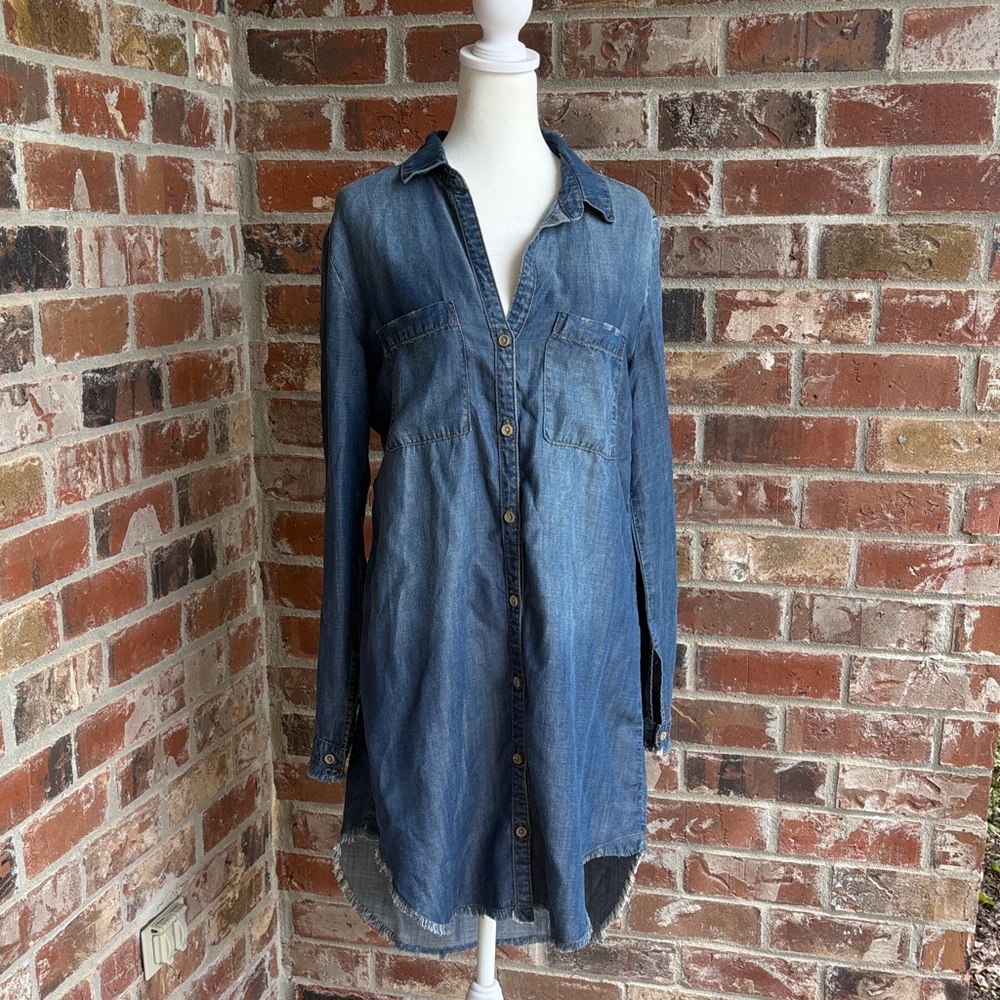 cloth & stone small Denim look collared shirt dress button down frayed pockets